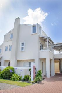 Midd's on the Beach - luxury beach front apartment - Albany - 0
