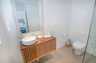 Midd's on the Beach - luxury beach front apartment - Albany - 4