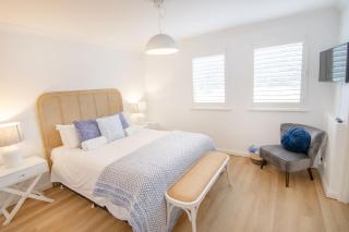 Midd's on the Beach - luxury beach front apartment - Albany - 3