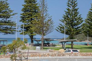 Midd's on the Beach - luxury beach front apartment - 0