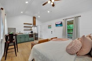 Cates Cottage in the Hill Country 8 Mins to Fred! - Fredericksburg - 0