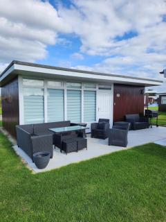 Charming 2-Bed Chalet - Selsey - 0