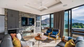 The Cove Penthouse- Lake Views- Free Parking- AC- BBQ - Queenstown - 1