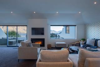 Villa Awa- Lake Views- BBQ- AC- Garage - Queenstown - 0