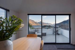 Villa Awa- Lake Views- BBQ- AC- Garage - Queenstown - 2