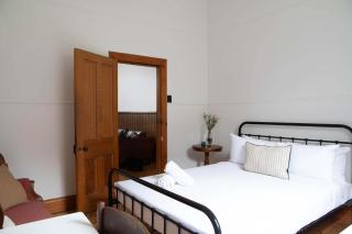 Kent House - Wendouree - 4