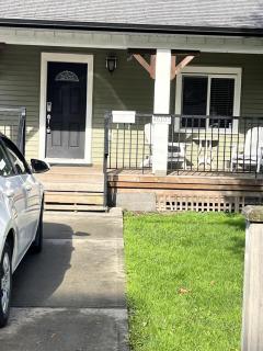 King and Queen rooms -J&J Chilliwack - 1