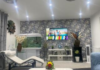Igloo Magnolia Room Stay I Breakfast I Free Parking - Leeds - 7