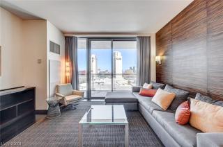 35th Floor Palms 35309 Balcony Access - 0