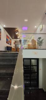 BlueNeck Hotel Ayodhya A Veg Place - Ayodhya - 2