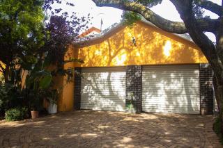 Four bedroom house with a pool - Johannesburg - 4