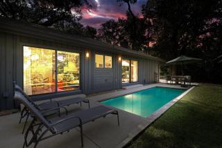 FREE Pool Heat - Upscale Home, Private Heated Pool, Pet Friendly - 7 Pender Lane - 9