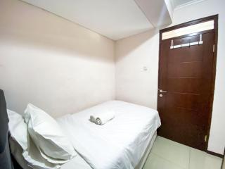 Minimalist 2BR with Pool View at Gateway Pasteur Apartment By Travelio - 5