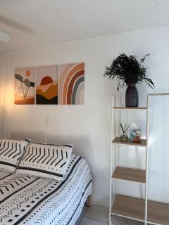 Oesta Palma's Guest House with BBQ & Beach Gear Near Downtown WBP - West Palm Beach - 9