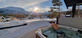 Panorama Cabin - Stunning Mountain Views and Outdoor Jacuzzi Option - 2