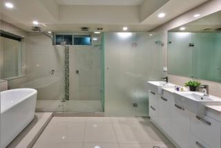Bella Vista East 3 Luxury Ocean Views Large Flat Grassed Area And Buggy - Hamilton Island - 7