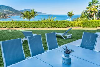 Bella Vista East 3 Luxury Ocean Views Large Flat Grassed Area And Buggy - Hamilton Island - 9