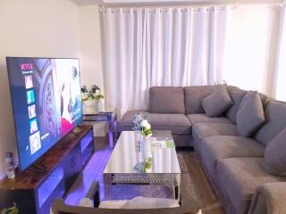 New 3-BR Home Near Falls with King Bed 75 Inch TV and Parking - 5