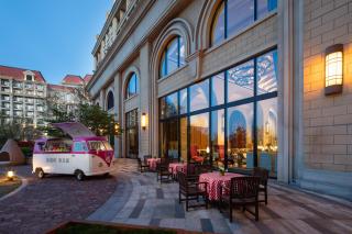 Crowne Plaza QingdaoOrientalMovieMetropolis by IHG - Huangdao - 4