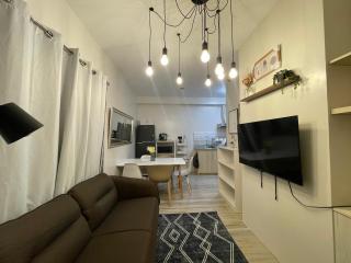 Jimenez's Modern Urban Oasis - 6