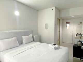 Cozy Living Studio Grand Sentraland Karawang Apartment By Travelio - 9