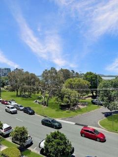 Spacious Apartment in the Heart of Cotton Tree - Maroochydore - 8