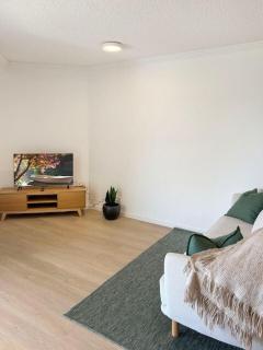 Spacious Apartment in the Heart of Cotton Tree - Maroochydore - 5