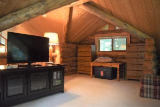 Cascade Log Cabin - Packwood - 1