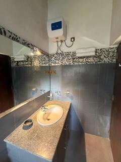 The Villa Kalbashi Kotte - Luxury Stay with Swimming Pool - 4