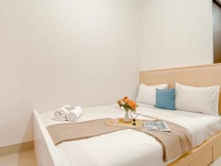 Good Deal and Elegant Studio Transpark Cibubur Apartment By Travelio - 8