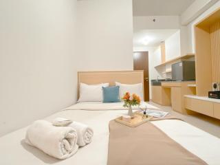 Good Deal and Elegant Studio Transpark Cibubur Apartment By Travelio - 9