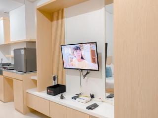 Good Deal and Elegant Studio Transpark Cibubur Apartment By Travelio - 1