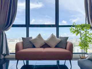 Panoramic Georgetown City & Sea View with Netflix - Jelutong - 0