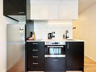 Central Location Cozy Studio with Pool Gym & Sauna Nearby Skytower - Auckland - 3