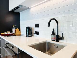 Central Location Cozy Studio with Pool Gym & Sauna Nearby Skytower - Auckland - 2