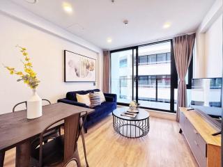 Modern Peaceful Studio Nearby Skytower & Queen St - Pool Gym & Sauna - Auckland - 4