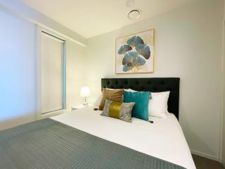 Stylish & Cozy 1 Bedroom Penthouse Apartment in CBD Near Skytower- Pool Gym Sauna - Auckland - 3