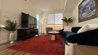 Wallace Luxurious - 1