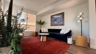 Wallace Luxurious - 5