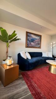 Wallace Luxurious - 4