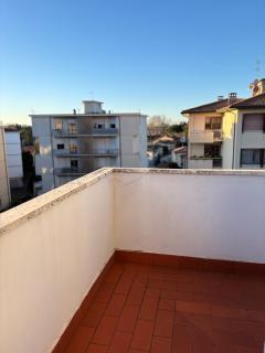 Attico 2 camere balcone parcheggi gratis ascensore - Pisa - 4