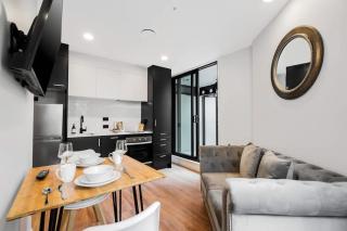 Modern Studio with Pool Sauna & Gym in CBD Near Skytower - Auckland - 6