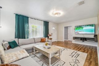 Tropical Retreat with Heated Pool & Firepit - 9