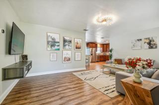 Tropical Retreat with Heated Pool & Firepit - Clearwater - 2