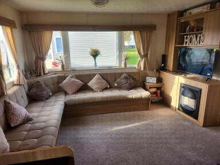 Homely Caravan With Decking At Valley Farm Holiday Park, Sleeps 8 Ref 46713V - Great Clacton - 8