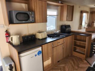 Homely Caravan With Decking At Valley Farm Holiday Park, Sleeps 8 Ref 46713V - Great Clacton - 6