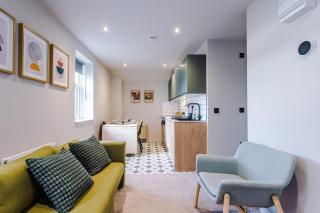 Modern Amenities and Luxury Finishes - Llandudno - 8