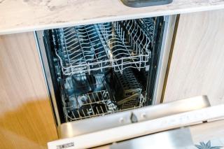 Modern Amenities and Luxury Finishes - Llandudno - 7