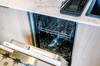 Modern Amenities and Luxury Finishes - Llandudno - 3