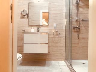 Budget Rooms by LA88 - St Paul's Bay - 6